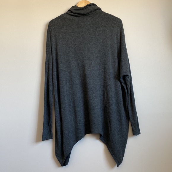 C’est Moi. Turtleneck sweater. Heather grey. One size. U-hem. - Picture 5 of 7